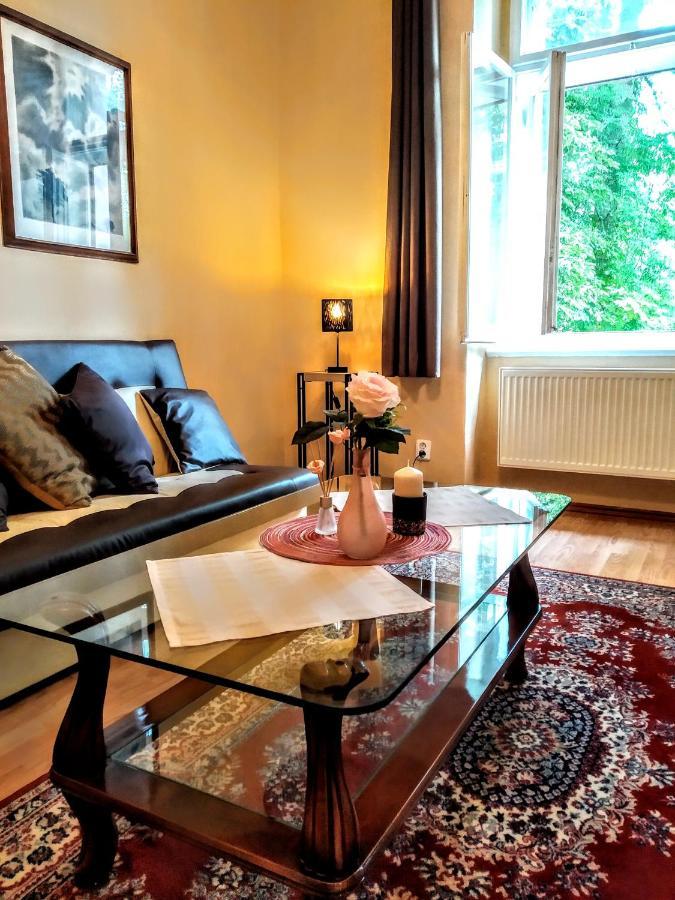Apartment Sense Of Zizkov ปราก ภายนอก รูปภาพ