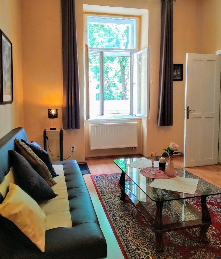 Apartment Sense Of Zizkov ปราก ภายนอก รูปภาพ