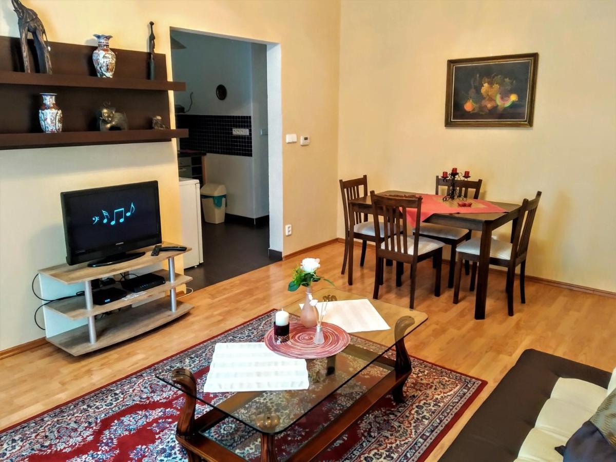 Apartment Sense Of Zizkov ปราก ภายนอก รูปภาพ